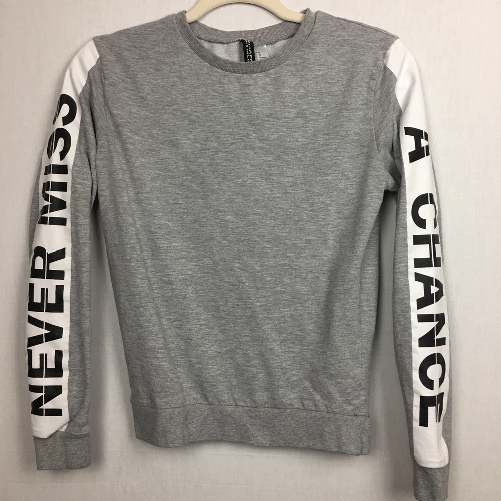 H&M Divided Long Sleeve T “Never Miss A C…